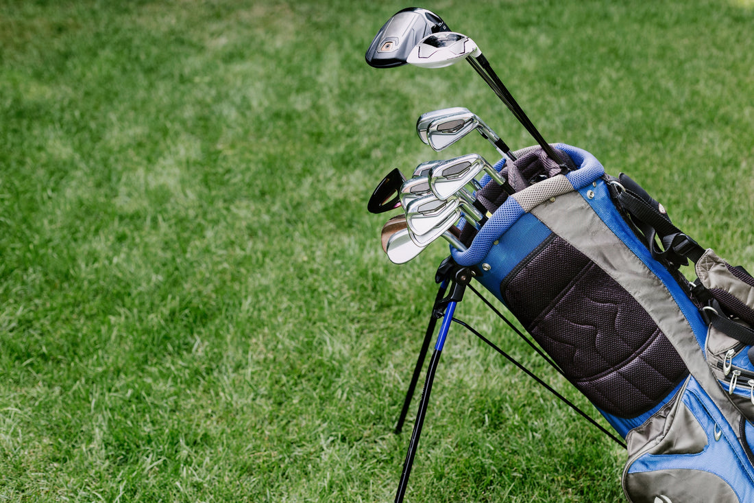 Golf accessories for beginners UK — stand bag, umbrella and towel on a golf course